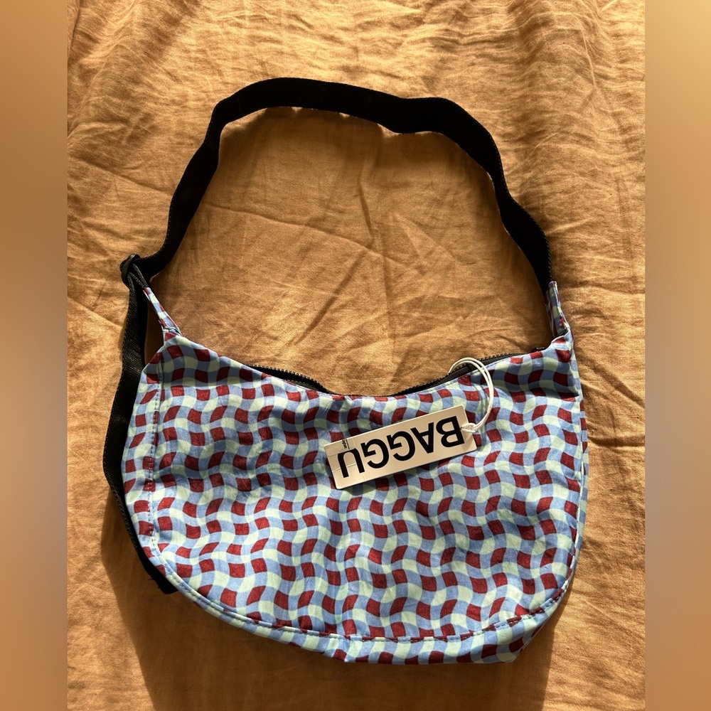 Baggu Medium Nylon Crescent Bag in Wavy Gingham
